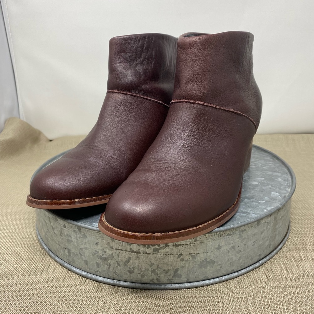TOMS LEILA BROWN LEATHER BOOTIES
